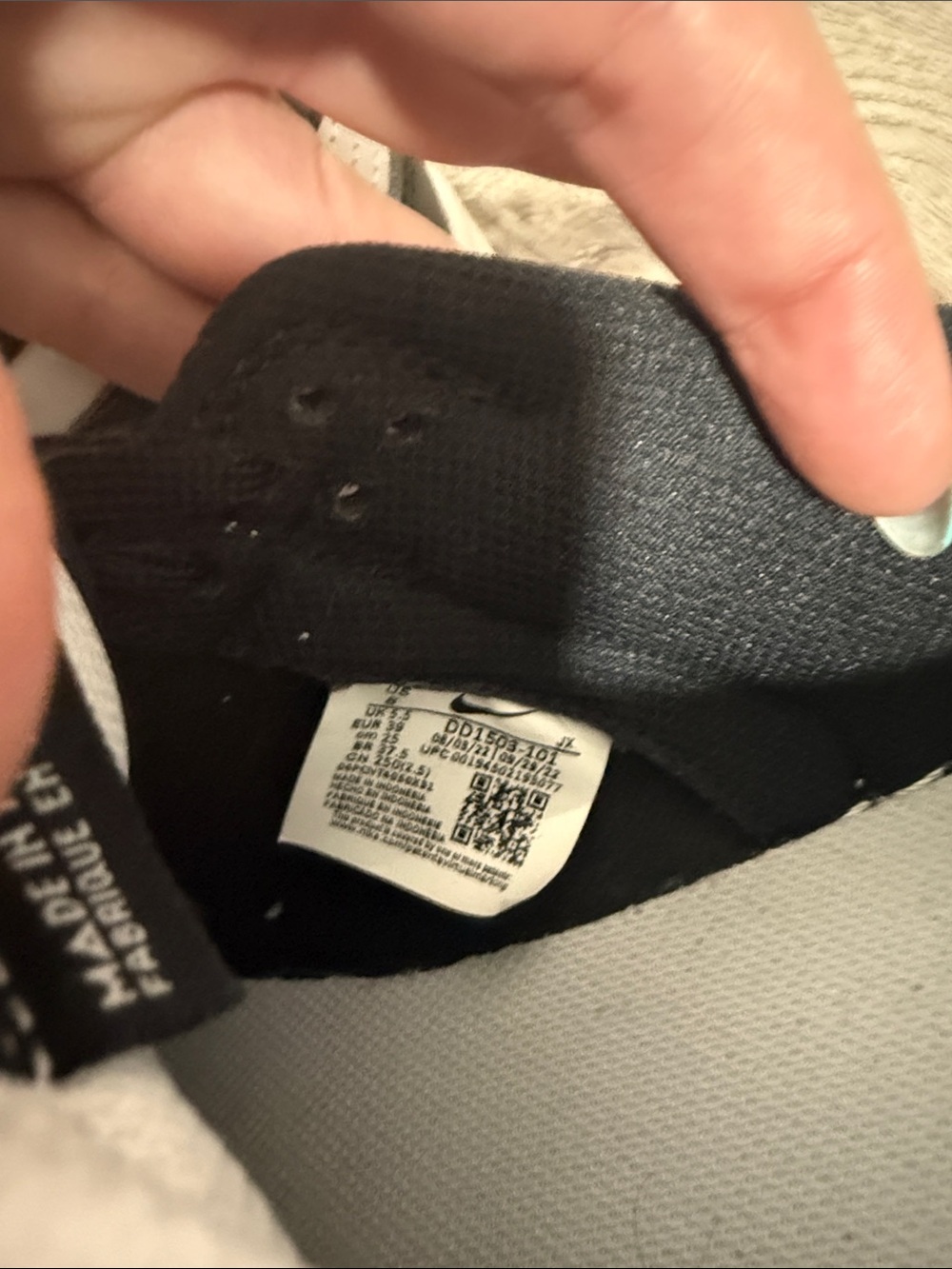 Nike Women’s Black & White Low Top Sneakers - Picture 3 of 6